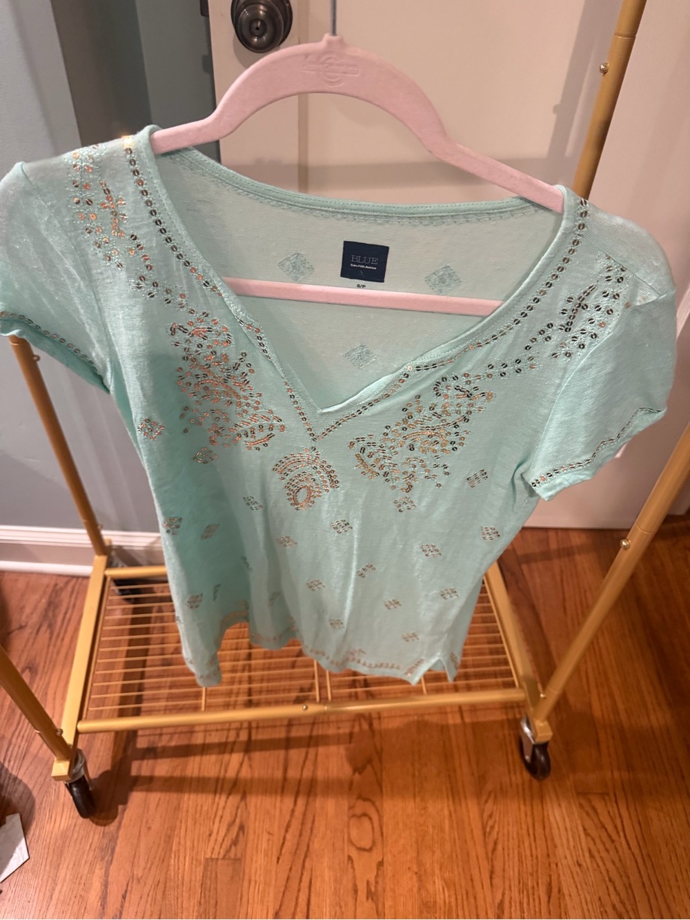 Elite Mint Green Short-Sleeve V-Neck Tee with Stud Embellishments